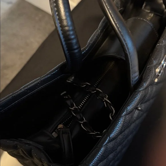 Large quilted tote bag with removable bag organizer - Picture 9 of 11